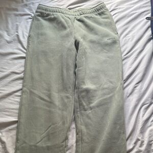 Aritzia Cozy Fleece Mega Sweatpants Straight (M)